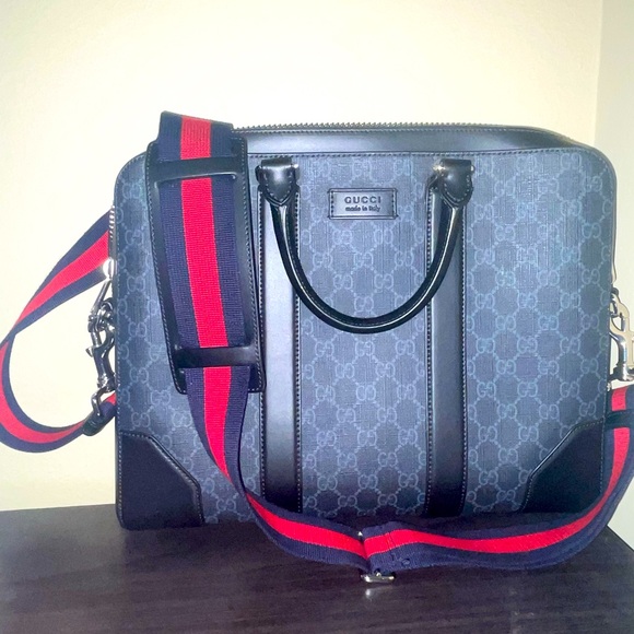 The GG motif enriched with the Web strap and black leather trims. - Picture 1 of 12